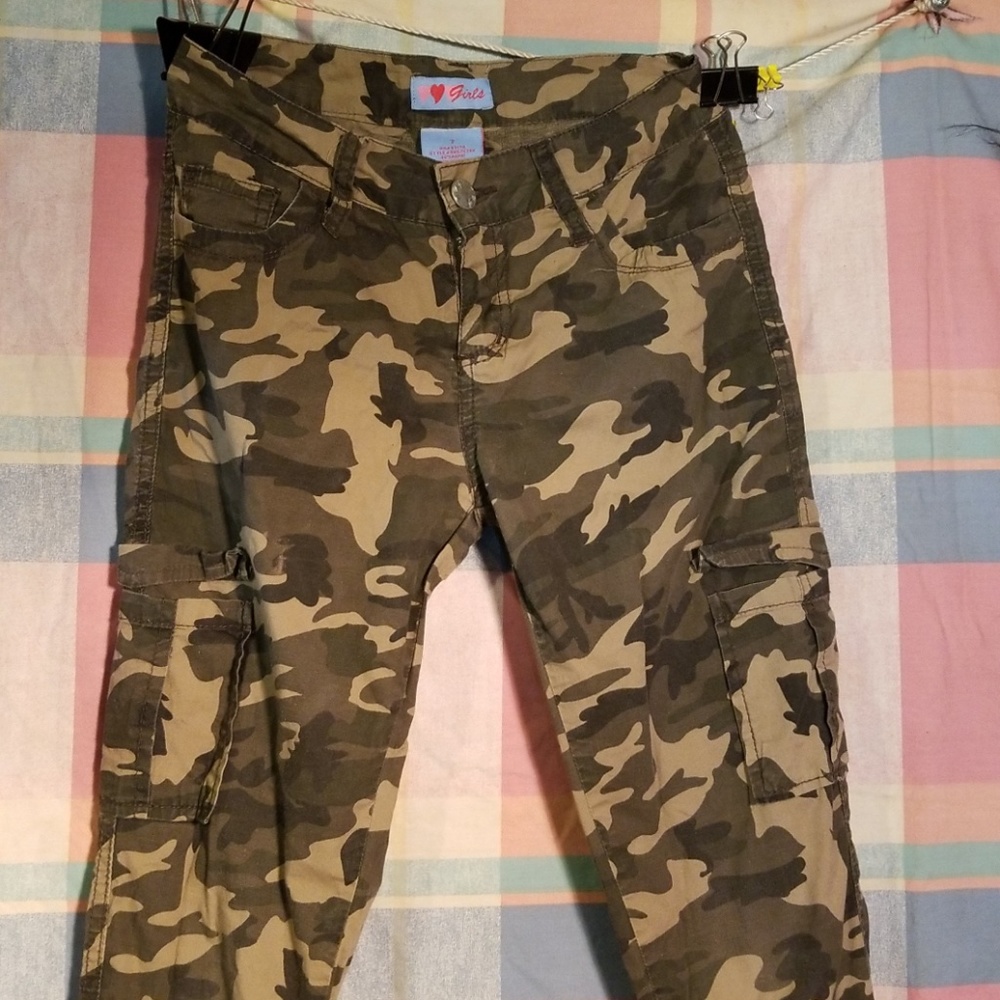 29# Camouflage girl's pants size 7